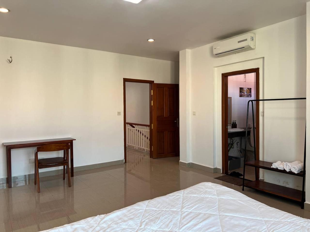 D32 Homestay Near Airport Behind Brown Coffee Airport Phnom Penh Exteriör bild