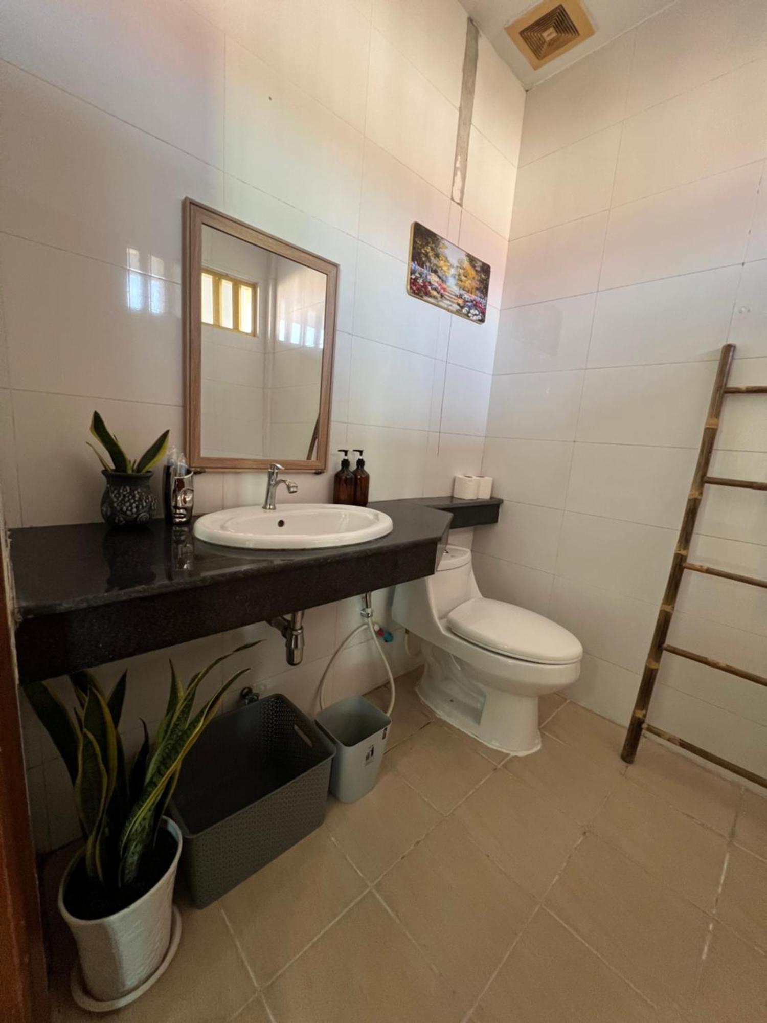 D32 Homestay Near Airport Behind Brown Coffee Airport Phnom Penh Exteriör bild
