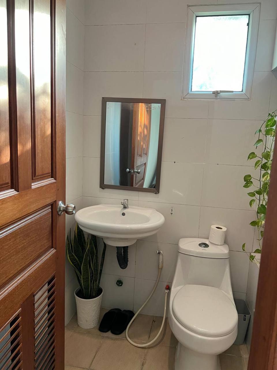 D32 Homestay Near Airport Behind Brown Coffee Airport Phnom Penh Exteriör bild