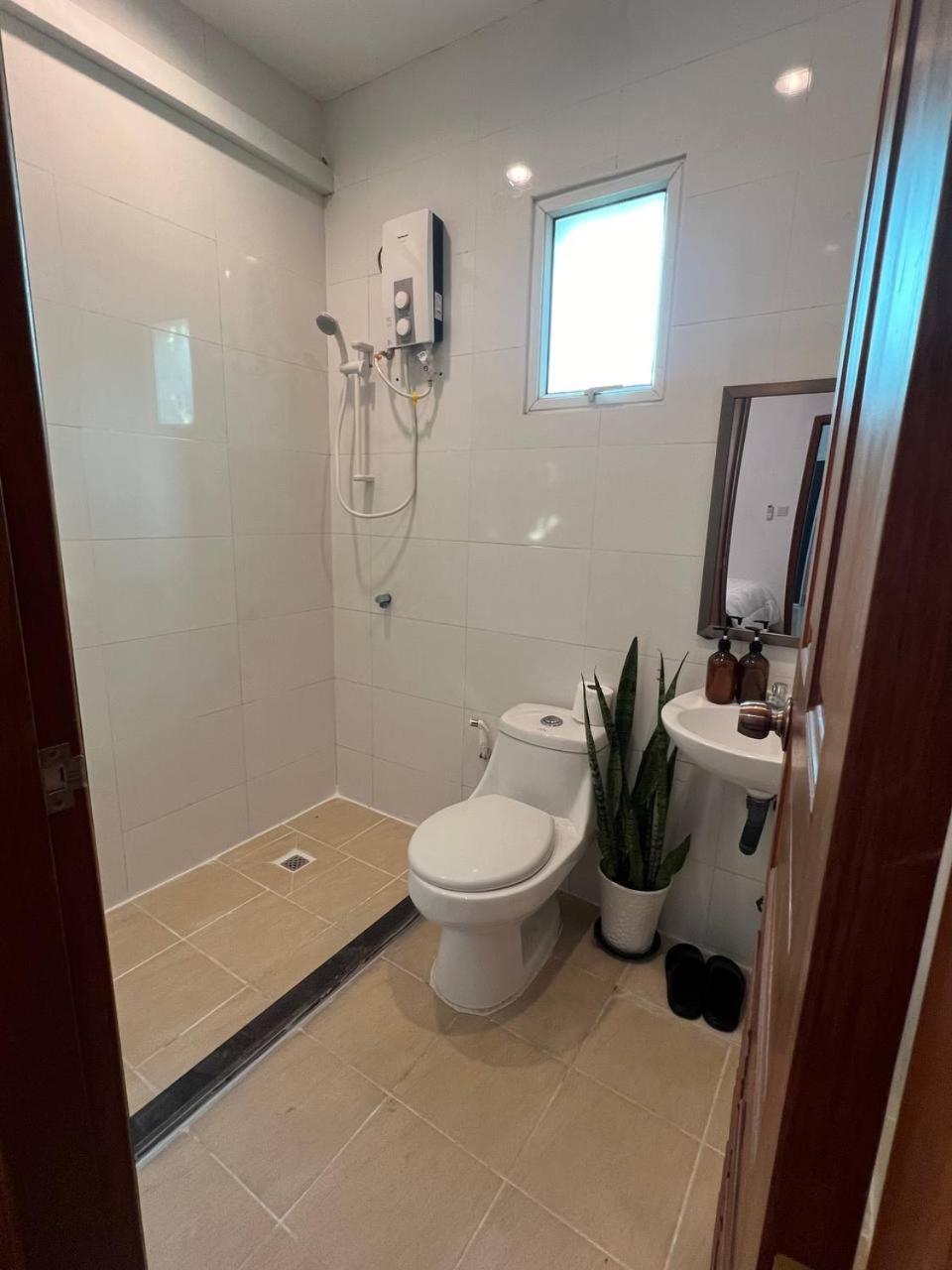 D32 Homestay Near Airport Behind Brown Coffee Airport Phnom Penh Exteriör bild